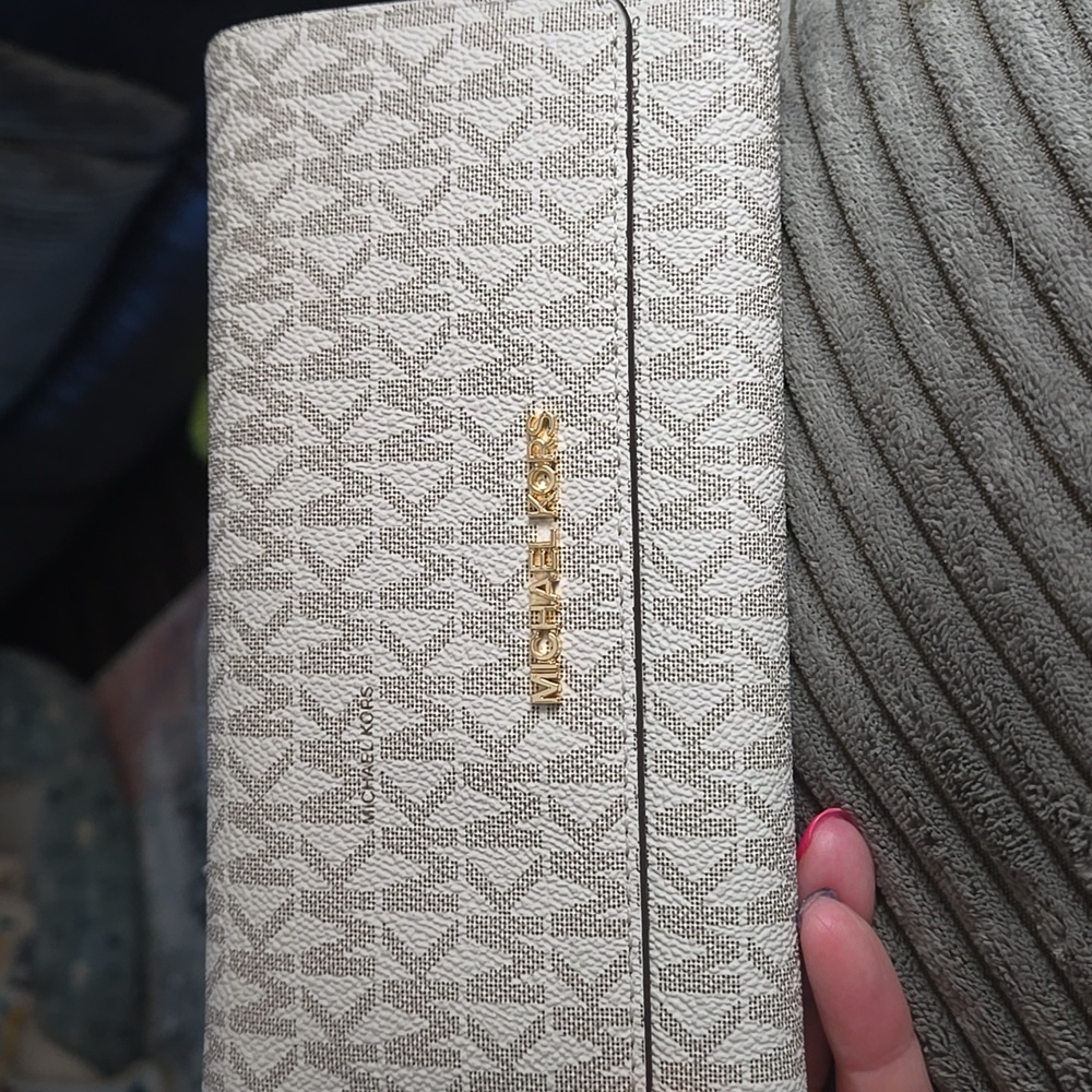 Michael Kors Beige Patterned Wallet - image 4